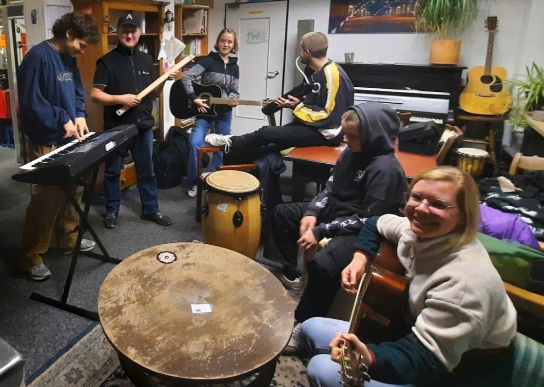 Der Musik AK bei einer Jam Session in der B-Side Zwischennutzung am Hawerkamp in Münster