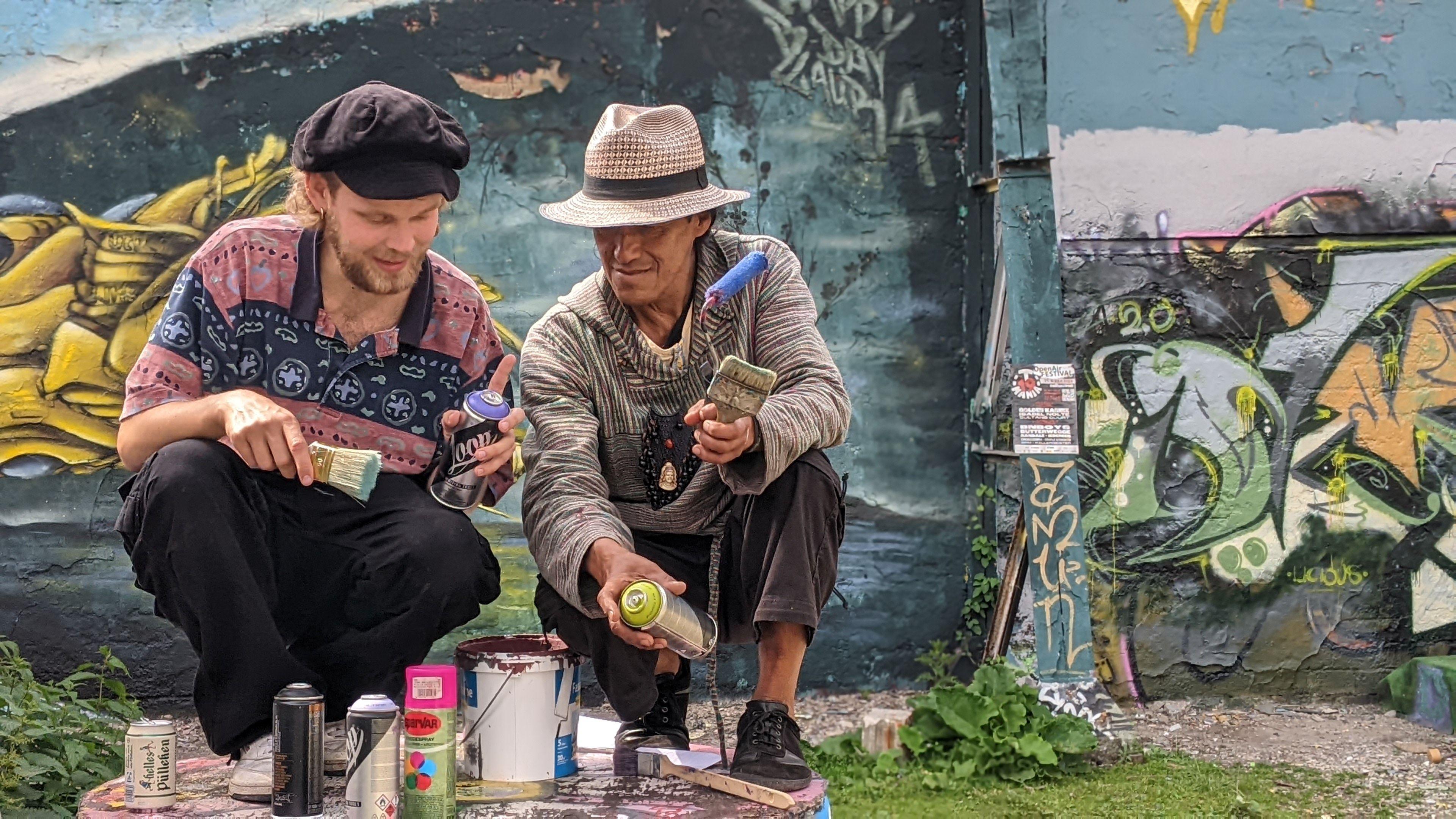 Projektleiter Max und Künstler Jorge Hidalgo